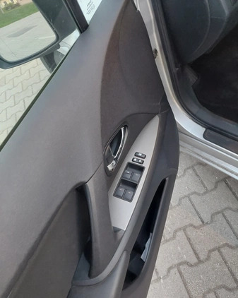 Toyota Avensis cena 22900 przebieg: 216000, rok produkcji 2009 z Busko-Zdrój małe 56